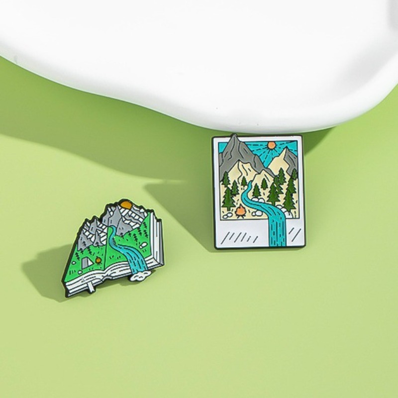 Adventure-Themed Enamel Pins:  - Outdoor Adventure Friends 评论和价格